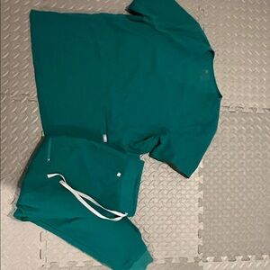 Figs Green scrub set- Casma top and Zamora jogger Both XL